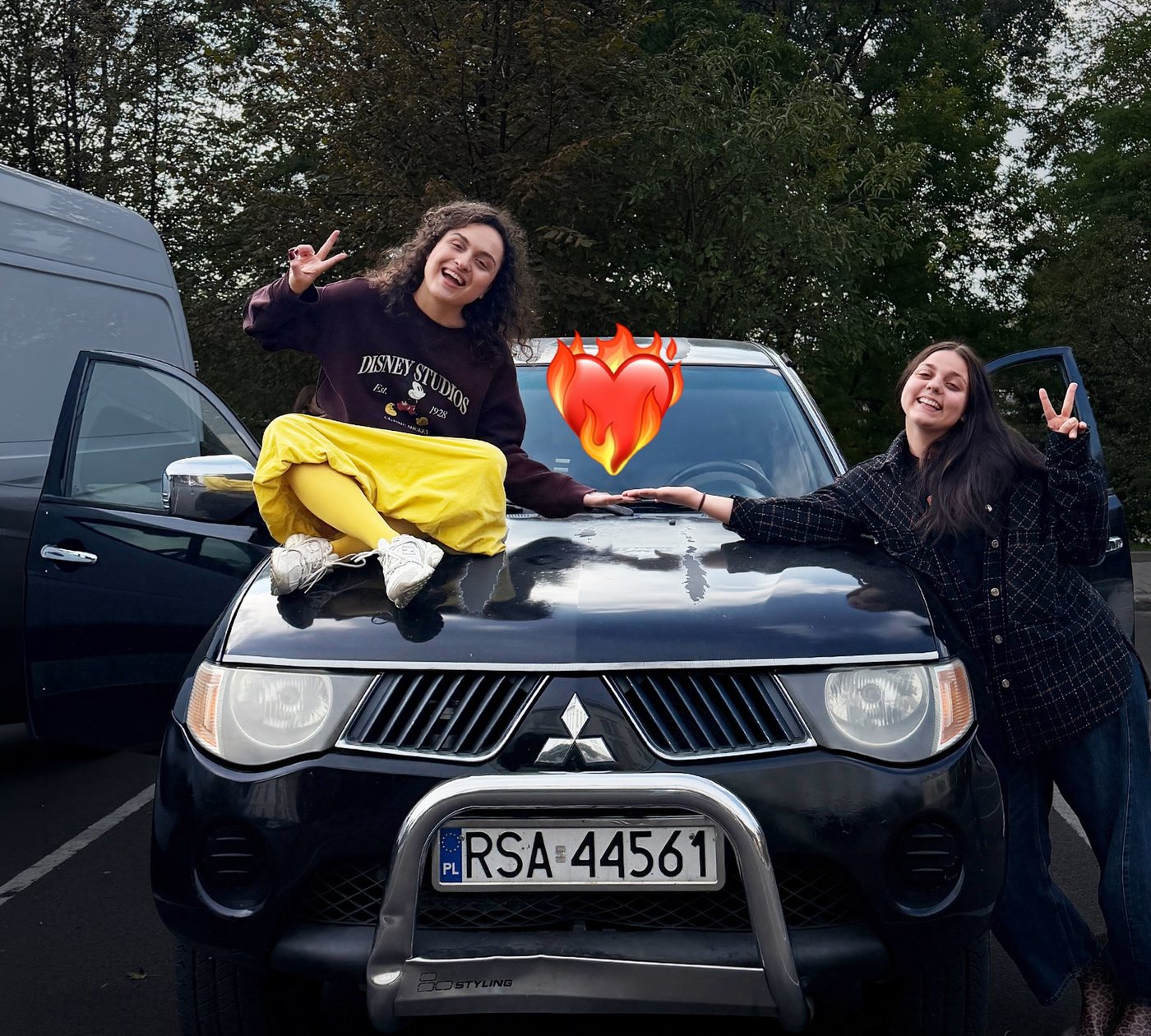 Команда фонду на пікапі Mitsubishi L200, переданому 260 бригаді